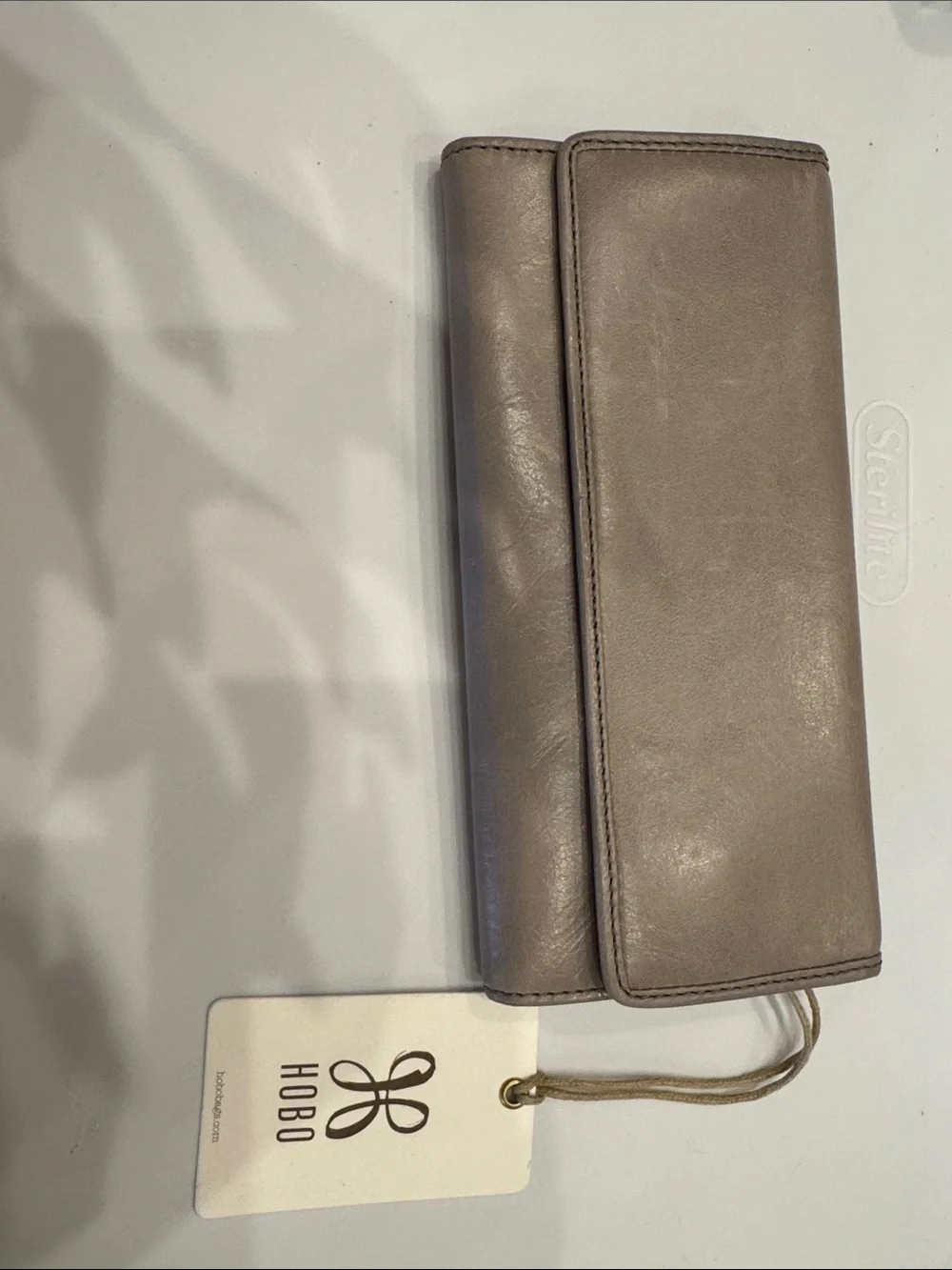 HOBO Leather Trifold Wallet in Taupe Gray